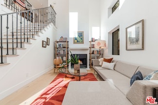 3850 Udell Ct, Los Angeles, CA 90027