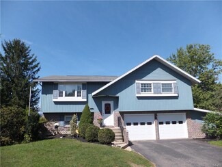 1437 Oakcrest Ln, Coplay, PA 18037