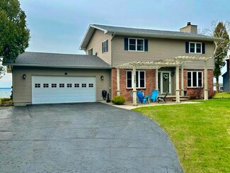 3240 Duncan Bay Dr, Cheboygan, MI 49721