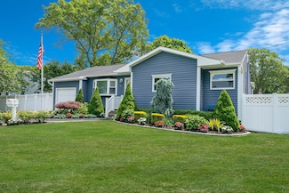 47 Tucker Dr, Bayport, NY 11705