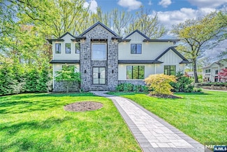 24 Edgewood St, Tenafly, NJ 07670