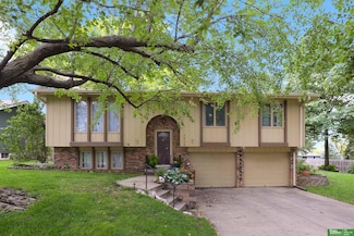 3306 Lynnwood Dr, Bellevue, NE 68123