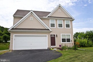 727 Bridle Wreath Ln, Lancaster, PA 17601