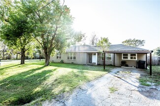 210 S 6th St, Normangee, TX 77871
