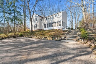 38105 Dodds Hill Dr, Willoughby Hills, OH 44094