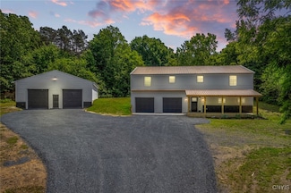 29 Crescent Ln, Fulton, NY 13069