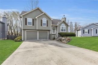 220 NW 107th St, Kansas City, MO 64155