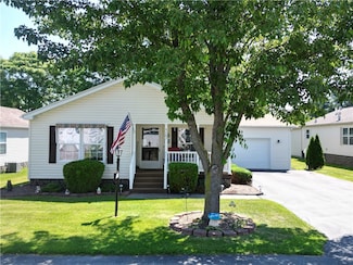 4283 Canalside Dr, Palmyra, NY 14522