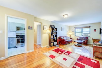 218-10 43rd Ave Unit 3D, Bayside, NY 11361