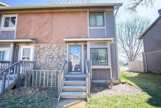 1530 N Smith Cir, Wichita, KS 67212