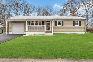 41 Brookside Dr, Howell, NJ 07731