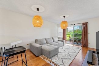 3075 Ala Poha Place Unit 206, Honolulu, HI 96818