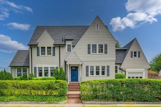 400 Manor Ridge Rd, Pelham, NY 10803