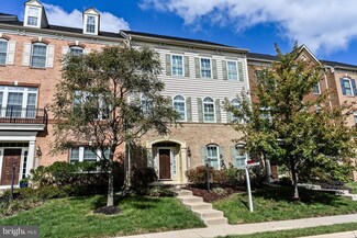 24947 Earlsford Dr, Chantilly, VA 20152