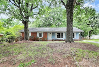 7118 April Ridge Ln, Charlotte, NC 28215