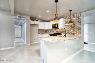 5208 E 27th St, Tucson, AZ 85711