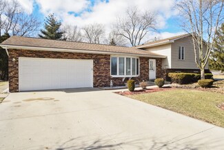1505 Oakleaf Dr, Johnsburg, IL 60051