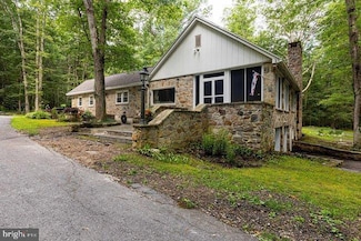 10246 Golf Course Rd, Fayetteville, PA 17222