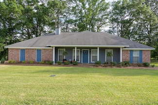 200 Devonport Cir, Raymond, MS 39154