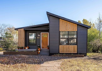 1914 E 1st St, Duluth, MN 55812