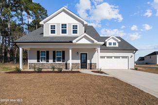 499 Southerland Peak Dr, Raeford, NC 28376