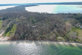 145 Centre Island Rd, Oyster Bay, NY 11771