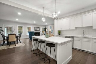 22 Southfield Ln Unit 1, Sherborn, MA 01770