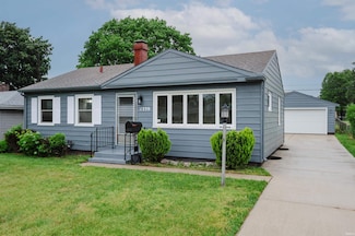 1339 Canterbury Dr, South Bend, IN 46628