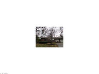 1720 Oakdale Dr NW, Warren, OH 44485