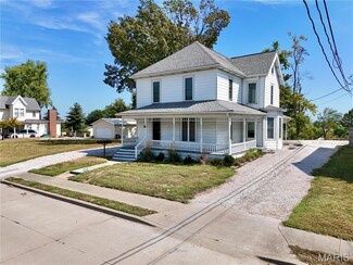 221 N Walnut St, Perryville, MO 63775