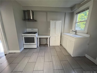 941 1st Ave, West Haven, CT 06516