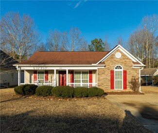 2120 Cobblestone Dr, Opelika, AL 36804