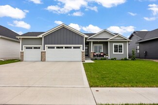 87 Landon Dr NW, Bondurant, IA 50035