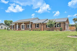 26 Carriage Ln, Troutville, VA 24175