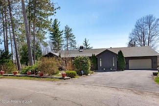 6 Spruce St, Harveys Lake, PA 18618