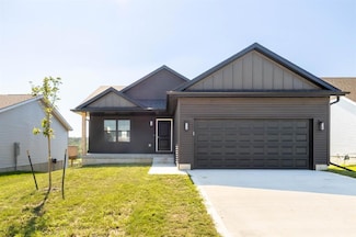 305 S Valley View Dr, Norwalk, IA 50211