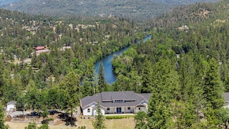 103 Summit Dr, Shady Cove, OR 97539