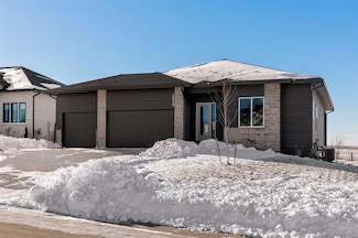 2938 NW Beechwood Dr, Grimes, IA 50111