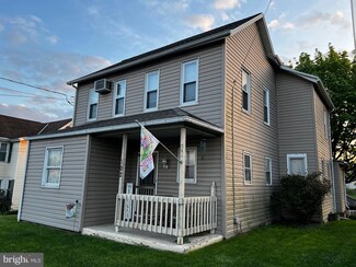 102 S State St, Brownstown, PA 17540