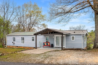 1345 Paradise Ln, Dandridge, TN 37725