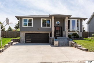 8115 Vernon Ave, Omaha, NE 68134