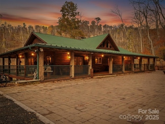 90 Rogers Creek Dr, Bakersville, NC 28705