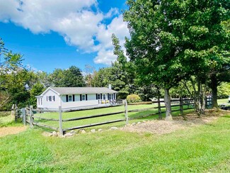302 Hermitage Rd, Staunton, VA 24401