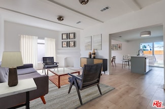 2035 W 68th St, Los Angeles, CA 90047