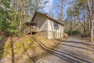 216 Whaley Dr, Gatlinburg, TN 37738