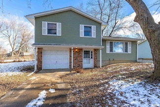 116 Park Ave S, Eldridge, IA 52748