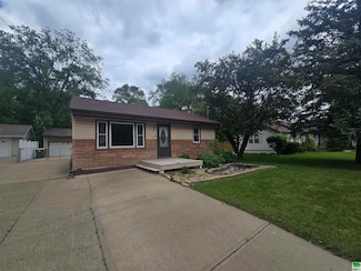 3735 Elmdale Ave, Sioux City, IA 51103