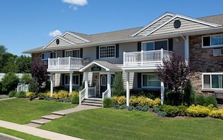 3 Golden Ave Unit B08, Deer Park, NY 11729