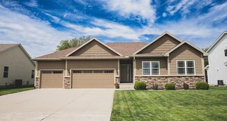 400 N 14th Ave, Winterset, IA 50273