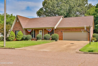 111 Cherokee Dr, Martin, TN 38237